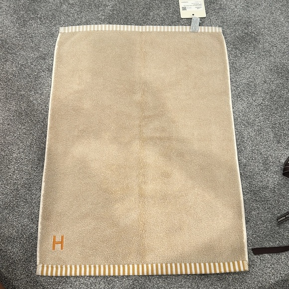Authentic Hermes hand towel - Picture 3 of 7